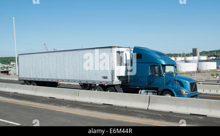 18 wheeler tractor trailer truck on Rt. 95 South in New Haven, CT. Stock Photo