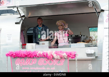 a man in drag sells food from camp cooks fast food stall at victorious festival 2014 southsea england uk Stock Photo