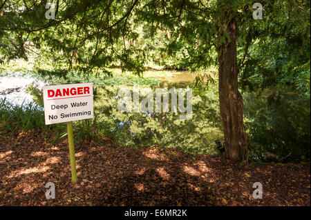 ' DANGER  Deep Water No Swimming ' Sign next to lake Stock Photo