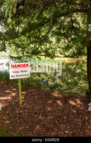 ' DANGER  Deep Water No Swimming ' Sign next to lake Stock Photo