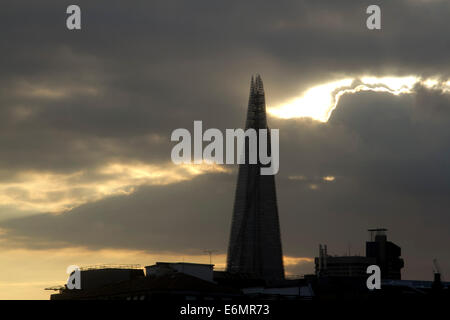 London UK. 27th August 2014. Dramatic sunrise over the London Shard Credit:  amer ghazzal/Alamy Live News Stock Photo