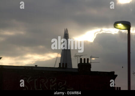 London UK. 27th August 2014. Dramatic sunrise over the London Shard Credit:  amer ghazzal/Alamy Live News Stock Photo