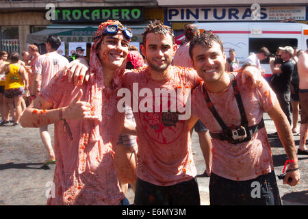 Bunol, Valencia, Spain. 27th August, 2014. A 20,000+ crowd, gathered from all over the world celebrates La Tomatina, Bunol's famous tomato throwing festival. The steets run red as around 40 metric tons of tomatos are thrown in one of the world's biggest food fights Credit:  James Wibberley/Alamy Live News Stock Photo