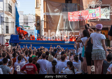 Bunol, Valencia, Spain. 27th August, 2014. A 20,000+ crowd, gathered from all over the world celebrates La Tomatina, Bunol's famous tomato throwing festival. The steets run red as around 40 metric tons of tomatos are thrown in one of the world's biggest food fights Credit:  James Wibberley/Alamy Live News Stock Photo