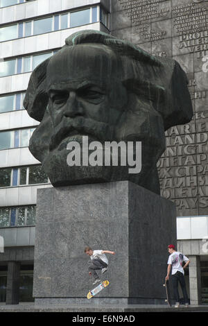 Skateboarders in front of the Karl Marx Monument by Soviet sculptor Lev Kerbel in Chemnitz, Saxony, Germany. Stock Photo