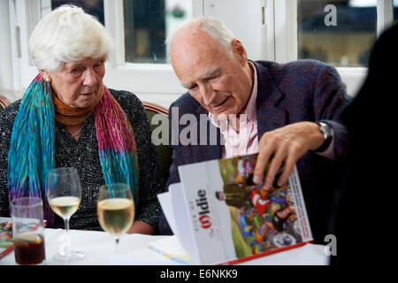 Jane Gardam talks with Peter Snow at the Oldie Literary Lunch 05/11/13 Stock Photo