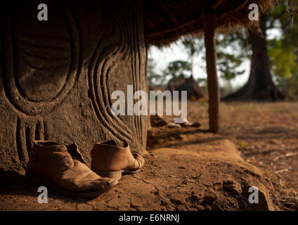 Old Shoes In Front Of An Anuak Traditional Hut In Abobo, The Former Anuak King Village, Gambela Region, Ethiopia Stock Photo