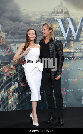 US actress Angelina Jolie (L) and her husband US actor Brad Pitt (R) arrive to the premiere of his new film 'World War Z' in Berlin, Germany, 4 June 2013. The film will start in cinemas countrywide on 27 June 2013. Photo: Jens Kalaene Stock Photo