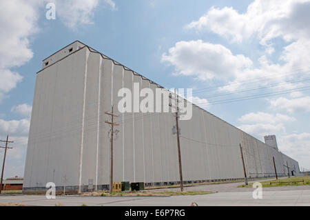 USA, Kansas. Grain Elevators for Storage Stock Photo