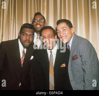 SMOKEY ROBINSON AND THE MIRACLES US vocal group about 1966. From l: Bobby Rogers, Warren Moore, Ronald White, Smokey Robinson Stock Photo