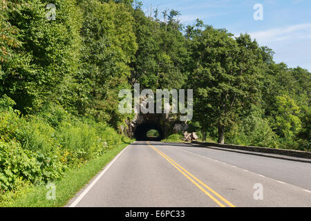 Mary's Rock Tunnel, Skyline Drive, Shenandoah National Park, Virginia Stock Photo