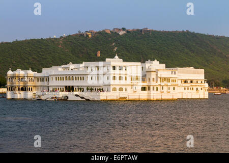 Taj Lake Palace Hotel on Lake Pichola in the late afternoon sunlight, Udaipur, Rajastan, India Stock Photo