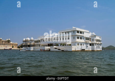 Taj Lake Palace Hotel on Lake Pichola in Udaipur, Rajastan, India Stock Photo