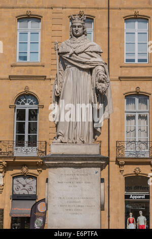 Statue of King René I, Cours Mirabeau, Aix-en-Provence, Bouches-du-Rhône, Provence-Alpes-Côte d&#39;Azur, France Stock Photo