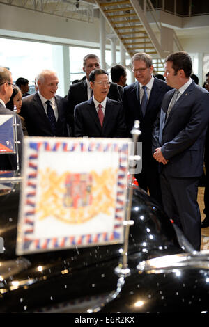 Mlada Boleslav, Czech Republic. 29th August, 2014. First vice prime minister of China Zhang Gaoli (second from left) visited Skoda Auto factory in Mlada Boleslav, Czech Republic on August 29, 2014. Winfried Vahland (left), Chairman of the Board and CEO at Skoda Auto. (CTK Photo/Michal Krumphanzl) Credit:  CTK/Alamy Live News Stock Photo