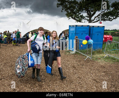 Stow Maries, UK. 29th August 2014. Young festivalgoers carry their camping gear into the Brownstock festival. The Brownstock Festival celebrates it's 10th anniversary. Credit:  Gordon Scammell/Alamy Live News Stock Photo