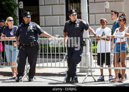 Two New York Police Department policemen, NYPD, Manhattan, New York City, New York, USA Stock Photo