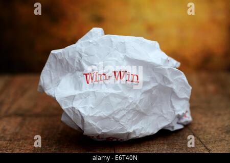 Win-Win text on paper Stock Photo