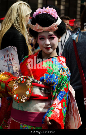 Female Japanese dancer in ornate costume promoting a show at the annual Festival Fringe in Edinburgh, Scotland. Stock Photo