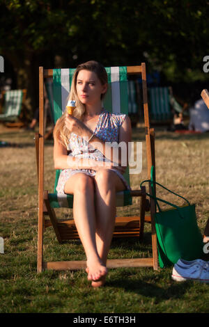 https://l450v.alamy.com/450v/e6th3h/a-young-woman-eating-an-ice-cream-in-hyde-park-in-summer-e6th3h.jpg
