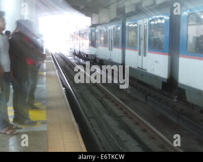 Makati, Philippines. 31 August, 2014. MRT train running 40 kph during a rainy afternoon. Metro Manila is experiencing heavy rains as if brace rainy season. Credit:  Sherbien Dacalanio / Alamy Live News Stock Photo