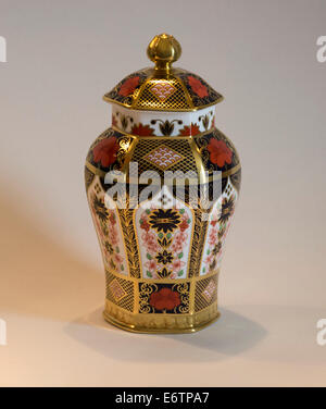 A lidded ginger jar in the 1128 Imari pattern made by Royal Crown Derby in fine English bone china. Stock Photo