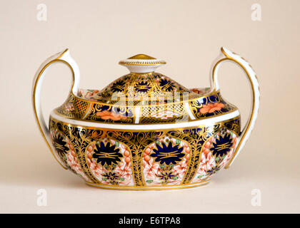 An antique lidded sugar bowl or sucrier in the 1128 Imari pattern made by Royal Crown Derby in fine English bone china. Stock Photo