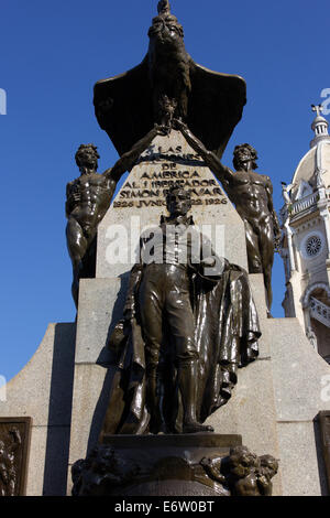 Simon Bolivar memorial statue and monument at Panama City's Plaza San Francisco, Casco Antiguo, San Felipe. Stock Photo