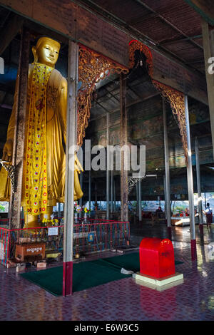 Buddha Statue, Mandalay Hill, Mandalay, Myanmar, Asien Stock Photo