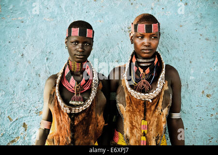 Two young woman from the Hamar tribe, Turmi, Omo valley, South Ethiopia, Africa Stock Photo