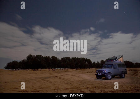 Off-road vehicle with roof top tent, Chott el Djerid, Douz, Kebili Governorate, Tunesia Stock Photo