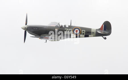 Supermarine Spitfire Mk IX MH434 based at Duxford, part of the 'Old Flying Machine Company'.short-ranged piston-engined interceptor Stock Photo