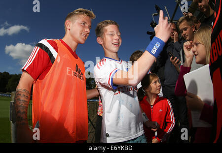 Hamburg, Germany. 02nd Sep, 2014. Hamburg's Lewis Holtby (L) sposes for pictures with fans at the training grounds of German Bundesliga soccer club Hamburger SV in Hamburg, Germany, 02 September 2014. Photo: AXEL HEIMKEN/DPA/Alamy Live News Stock Photo