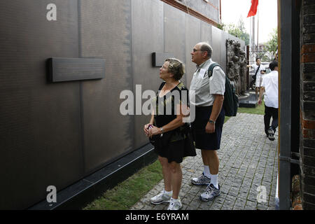 Shanghai. 2nd Sept, 2014. A couple of Jewish descents from the United States view a copper wall at the Shanghai Jewish Refugee Museum, in Shanghai, east China, Sept. 2, 2014. A list naming 13,732 Jewish refugees who took safe haven in China during World War II carved into the 34-meter-long copper wall was unveiled at the museum on Tuesday. Sonja Muehlberger, 75, a German activist who was born into a Jewish family in Shanghai in 1939. Credit:  Xinhua/Alamy Live News Stock Photo