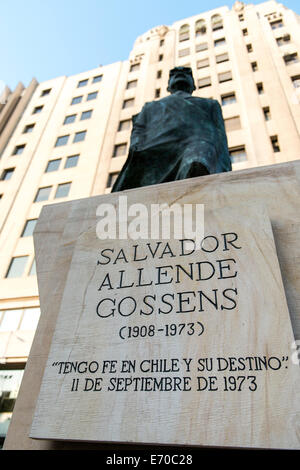 Salvador Allende Gossens Statue, Santiago, Chile Stock Photo - Alamy