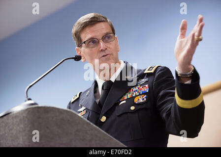 US Army Gen. Joseph L. Votel III speaks during his promotion ceremony to head the Special Operations Command August 28, 2014 in Tampa, Florida. Votel replaces retiring U.S. Navy Adm. William H. McRaven. Stock Photo