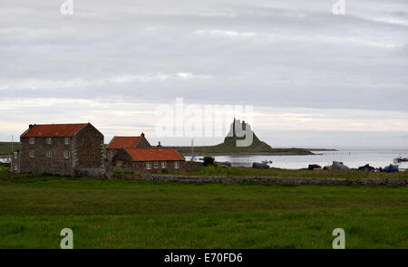 Holy Island: Lindisfarne Castle & Harbour Stock Photo