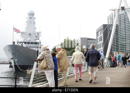 Cardiff, Wales, UK. 3rd September, 2014. Crowds of people gather around to see HMS Duncan docked at Roath Basin, in Cardiff Bay.  Ahead of the Nato summit in Wales tomorrow.  3 Sept 2014. Credit:  Andrew Bartlett/Alamy Live News Stock Photo