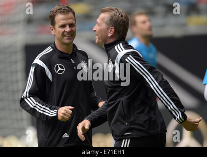 Duesseldorf, Germany. 02nd Sep, 2014. Manager Oliver Bierhoff (L) and goal keeper coach Andreas Koepke during the training of the German national soccer team in Duesseldorf, Germany, 02 September 2014. Germany plays against Argentina in Duesseldorf on 03 September 2014. Photo: Federico Gambarini/dpa/Alamy Live News Stock Photo