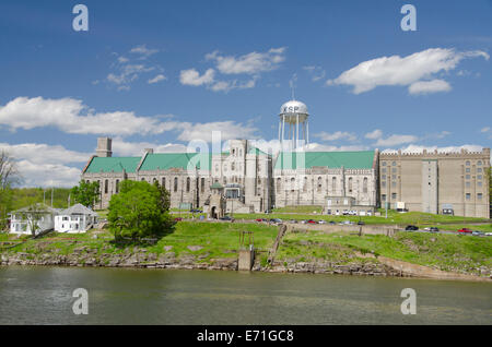 USA, Kentucky, Eddyville. Lake Barkley view of historic Kentucky State Penitentiary (aka Castle on the Cumberland) circa 1800's. Stock Photo