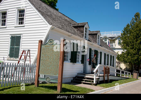 USA, Michigan, Market Street, Mackinac Island. Historic Biddle House, the oldest house on the island dating back to the 1780's. Stock Photo