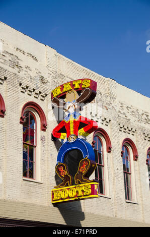 USA, Tennessee, Nashville. Downtown Nashville, Cowboy hats and boots sign on Broadway. Stock Photo