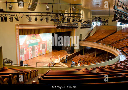 USA, Tennessee, Nashville. Ryman Auditorium, famous as the first home of the Grand Old Opry (1943-1974). Grand Old Opry stage. Stock Photo