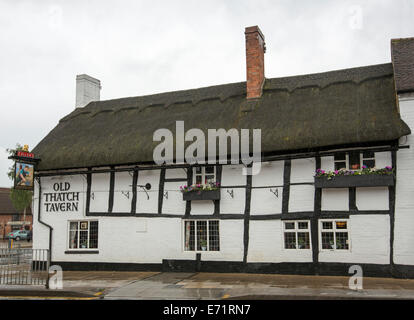 Historic 15th century British tavern / pub, Old Thatch Tavern, with thatched roof in Stratford-on-Avon on a rainy day Stock Photo