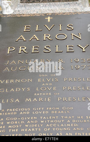 USA, Tennessee, Memphis. Graceland, Elvis Presley's home. Elvis grave. Stock Photo