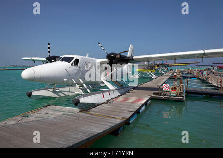 Hydroplane, De Havilland Canada DHC-6 300 Twin Otter, moored at the pontoon, Malé International Airport, Hulhulé, Maldives Stock Photo