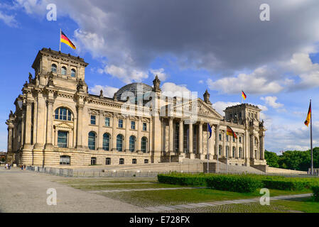 Germany, Berlin, Exterior front view of the Reichstag building which is the seat of the German Parliament designed by Paul Wallot 1884-1894 with glass dome by Sir Norman Foster added during later reconstruction. Stock Photo