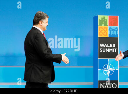 Newport, UK. 4th Sep, 2014. Ukrainian President Petro Poroshenko is welcomed at the NATO Summit 2014 in Newport, Wales, the United Kingdom, Sept. 4, 2014. The two-day NATO Summit 2014 kicked off in Wales on Thursday. Credit:  Han Yan/Xinhua/Alamy Live News Stock Photo