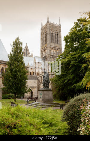 Lincoln Cathedral and the statue of Tennyson, Lincoln, UK Stock Photo