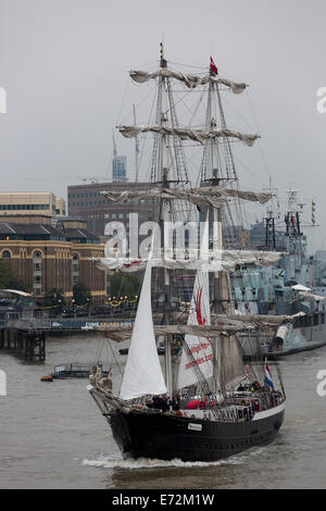 London, UK. 4 September 2014. Pictured: Tall Ship 'Mercedes', a 49.9m two-masted square rigged sailing ship from The Netherlands. On the eve of the Royal Greenwich Tall Ships Festival 2014, today, three Tall Ships entered the Pool of London via Tower Bridge. Credit:  Nick Savage/Alamy Live News Stock Photo